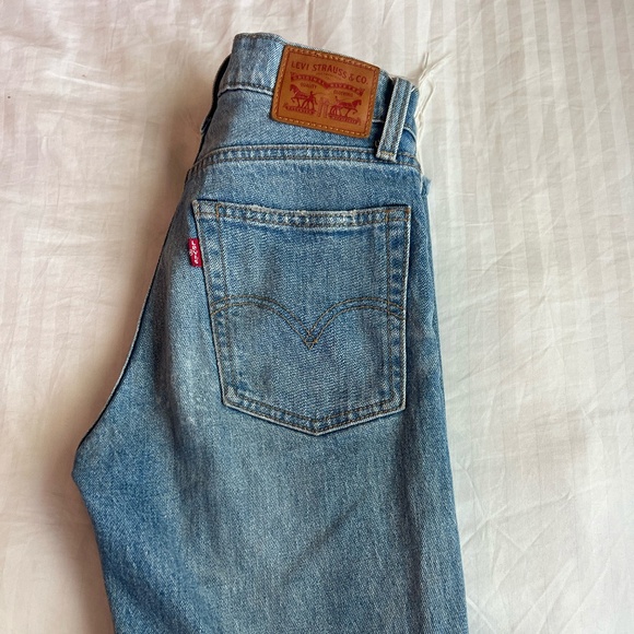 Levi's Straight Leg Jean - Picture 1 of 3